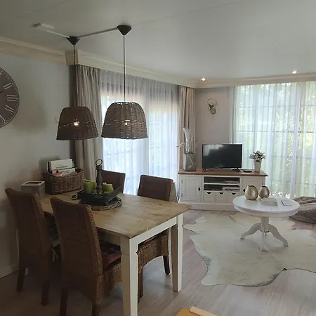 In By Veluwe, Cleaning Included Feriehus